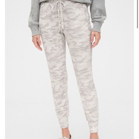 GAP Softspun Joggers Ivory Camo - Picture 1 of 6